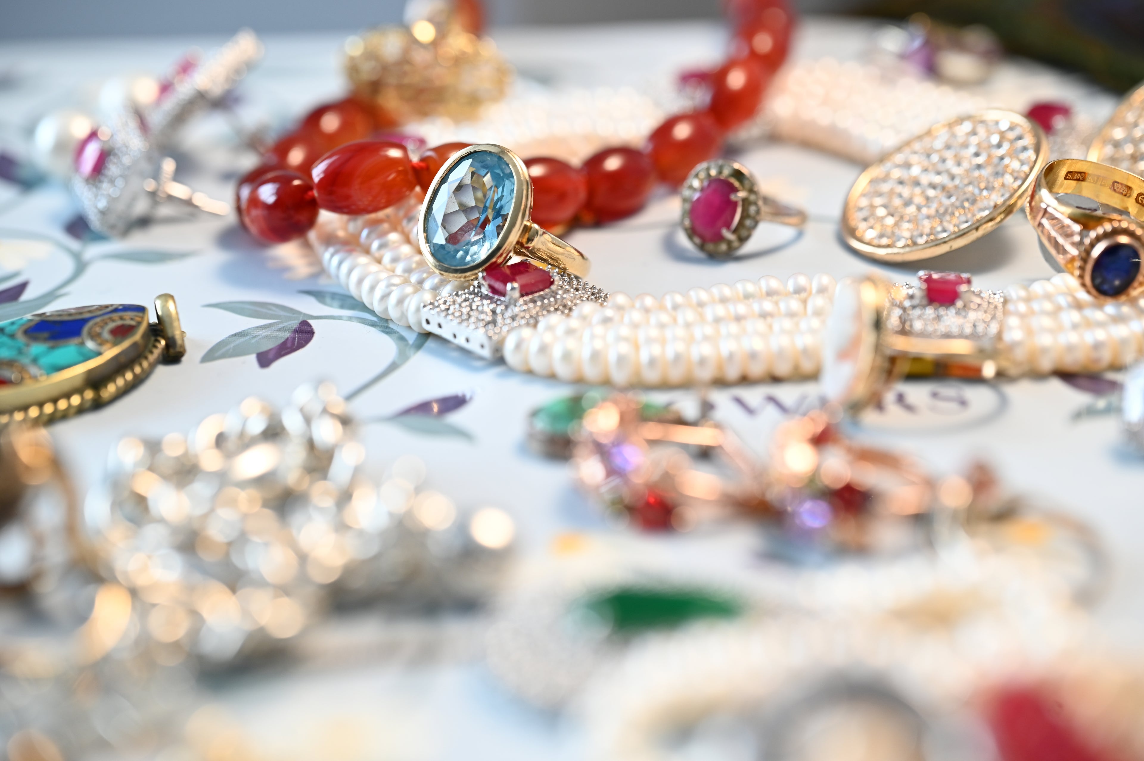 unique jewellery from the past, vintage, antique rings, necklaces, brooches, earrings and beads.