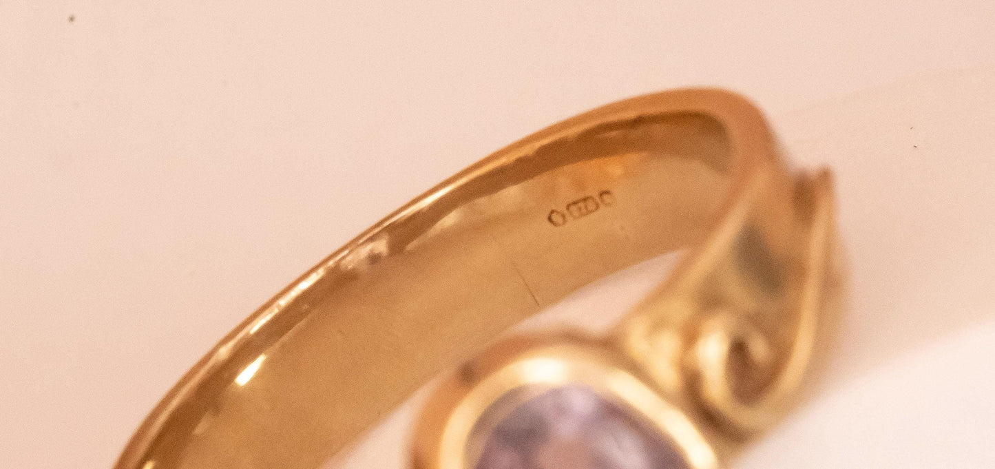 hallmarked - 9ct - Clogau authentic stamp - Celtic - yellow gold - 9ct hallmarked - vintage - beautiful clear amethyst stone centred- Celtic pattern - oval setting.