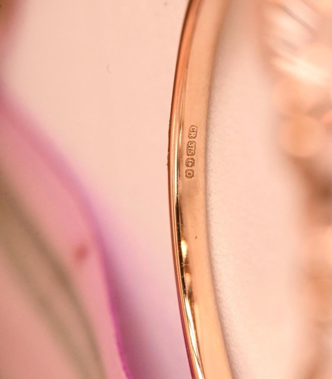 hallmark shown - 9ct British gold