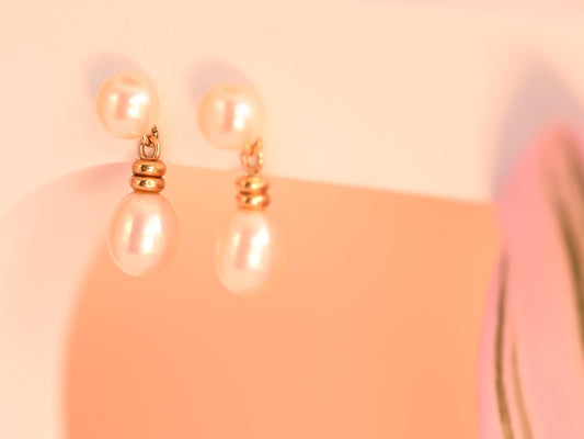 timeless classic pearl minimalist earrings - bridal party, wedding, vintage fashion, pearl lovers.