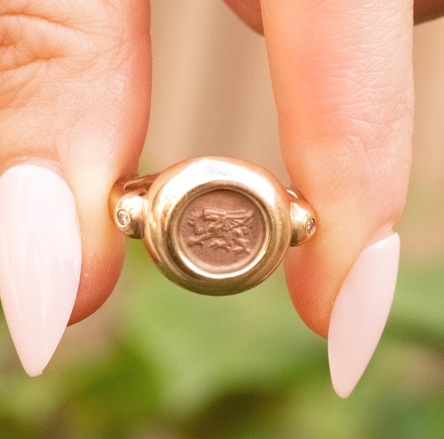 Stunning Clogau ring - vintage - 9ct yellow and rose gold - signet design with diamonds.