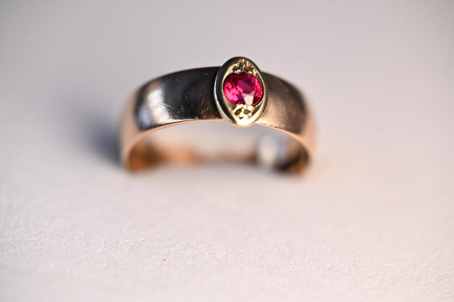 Unique Edwardian 1915 9ct Gold Wedding band Ring with Real Ruby - Statement Ring