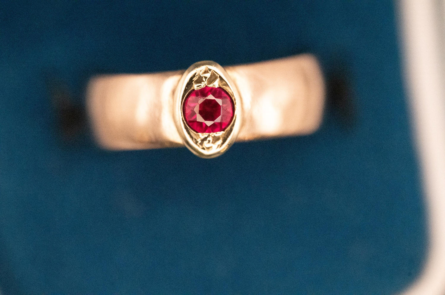 Unique Edwardian 1915 9ct Gold Wedding band Ring with Real Ruby - Statement Ring