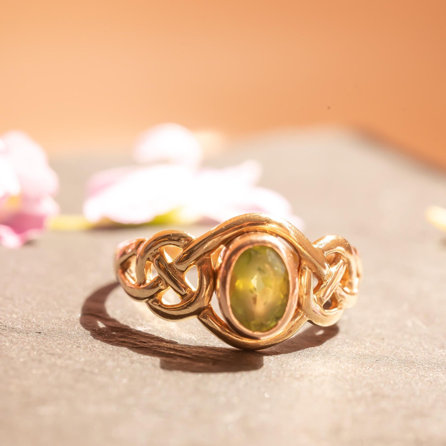 front view - peridot stone bright and pretty.