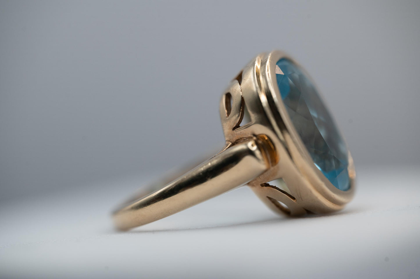 Vintage 80's Dress Statement Ring Swiss Blue Topaz 9ct Yellow Gold