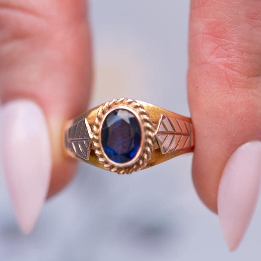 ornate gold and sapphire from Victorian era 22ct gold estate ring Birmingham assayed