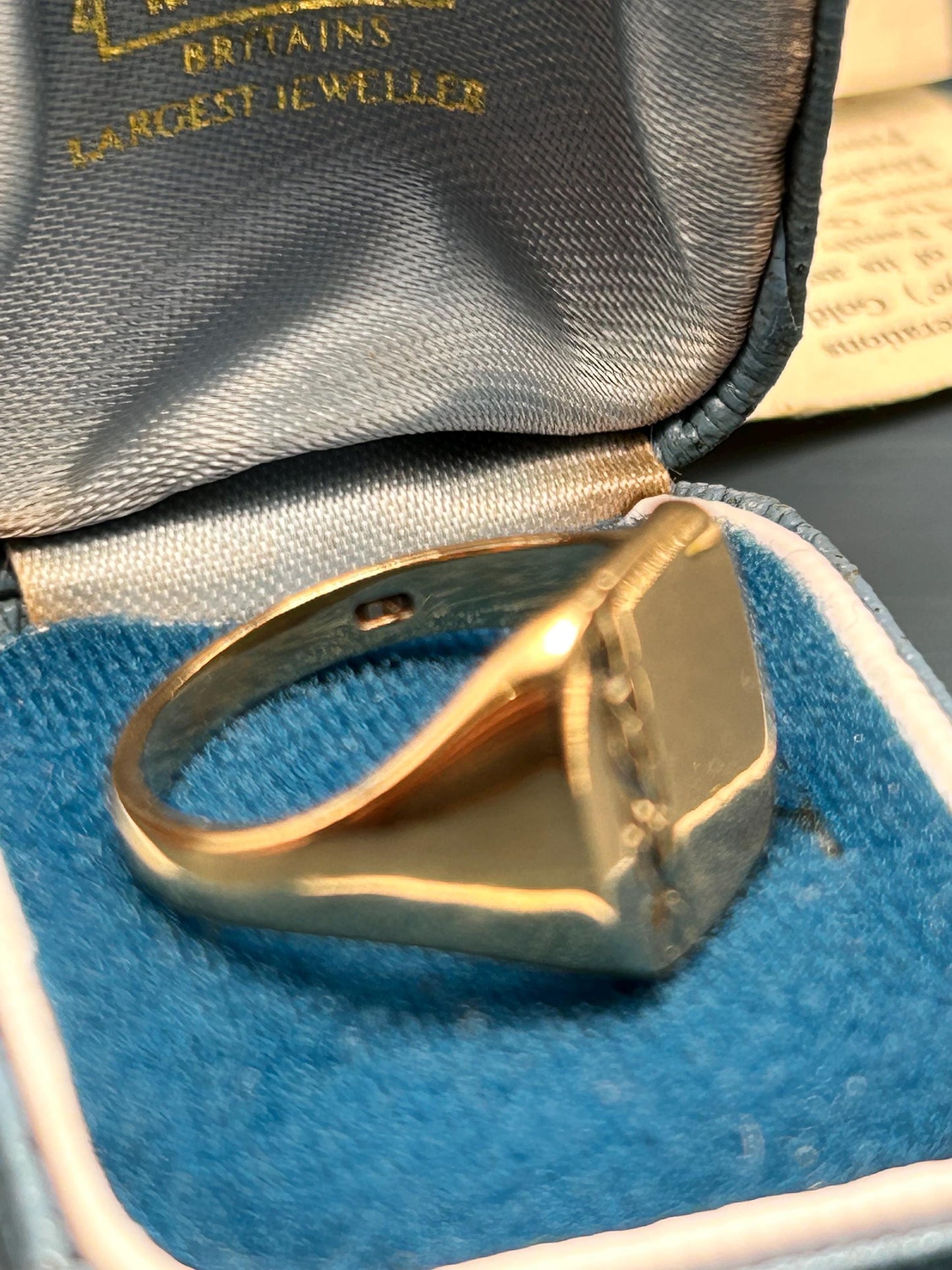 English Vintage 9ct Solid Gold Signet Ring with Diamond Cut Strip Detail - 80s -London