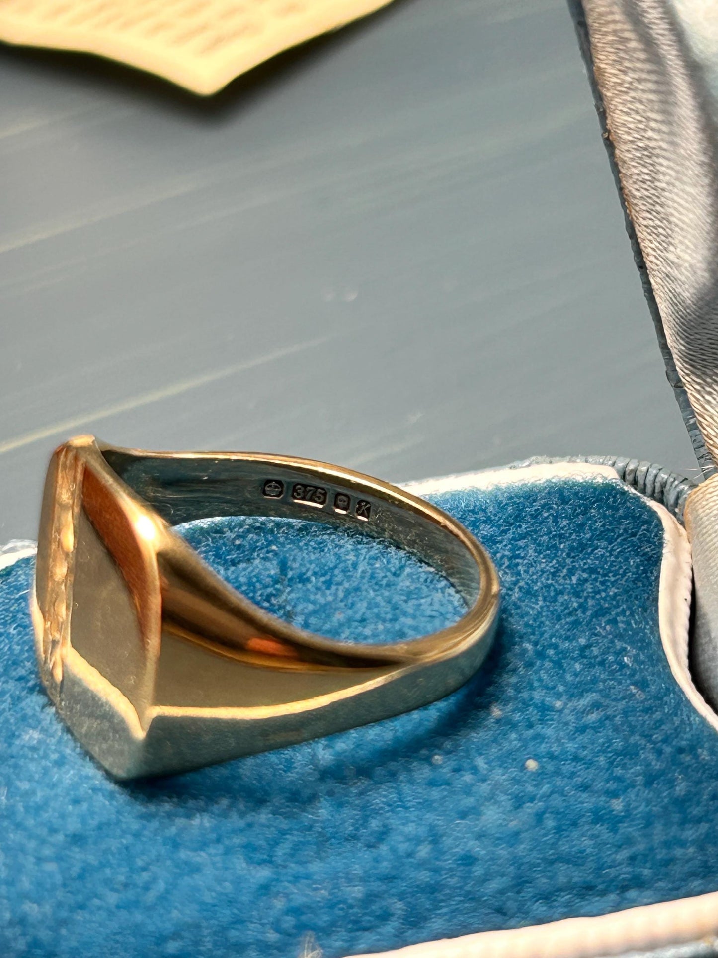 English Vintage 9ct Solid Gold Signet Ring with Diamond Cut Strip Detail - 80s -London