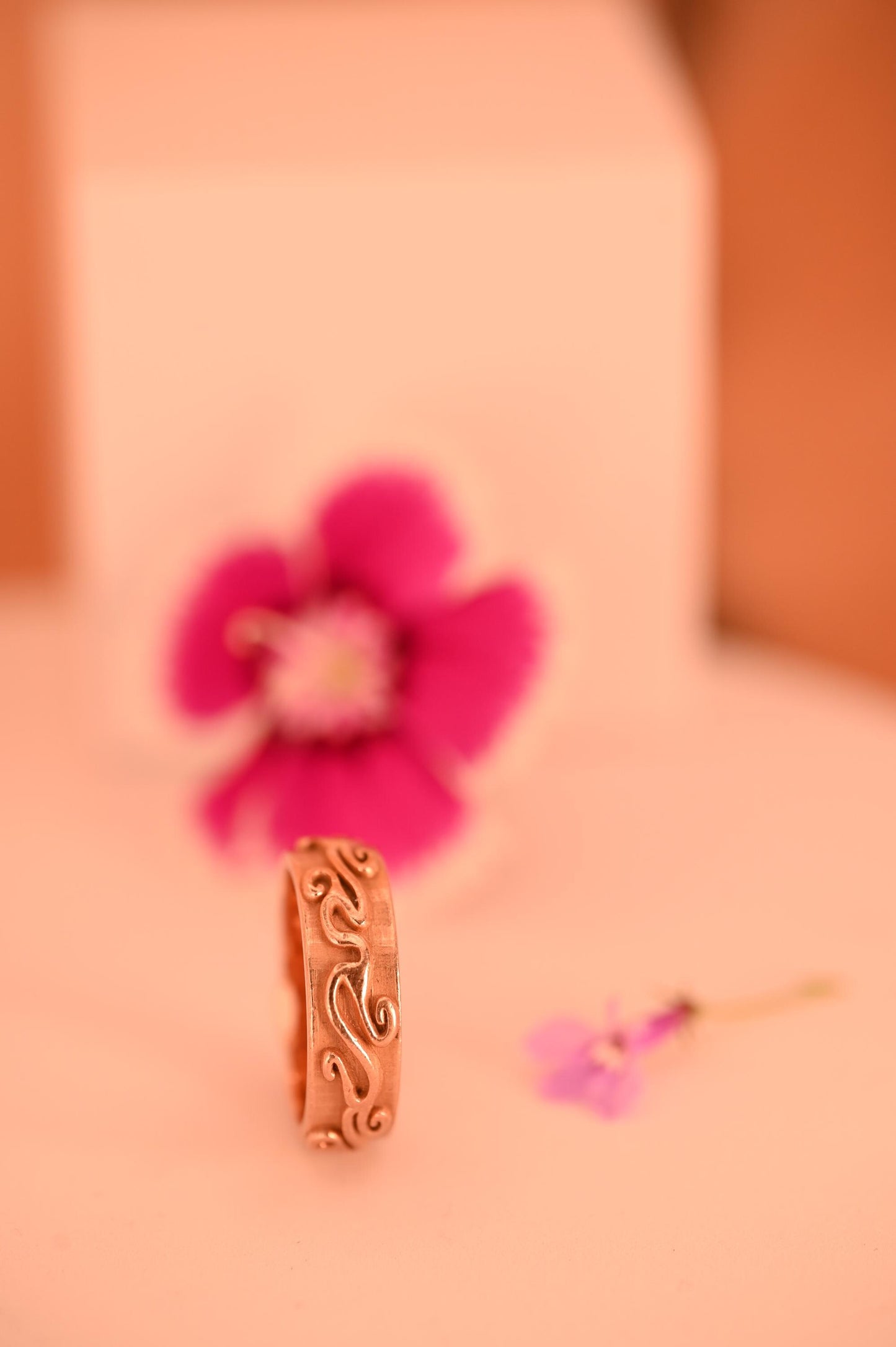 side view of ring - romantic for a wedding band or even as part of a heritage ring. or maybe you just like Celtic jewellery - this ring is very rare and a great vintage item to add to your collection - early 90s item.