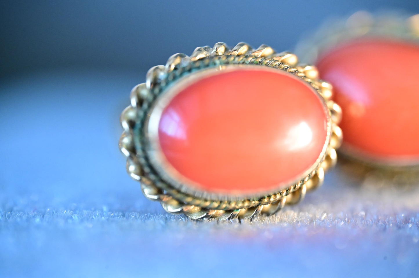dainty earrings with a lovely curvaceous aching surrounding the coral stones. 18ct solid gold made in 1970s - vintage item and rare.