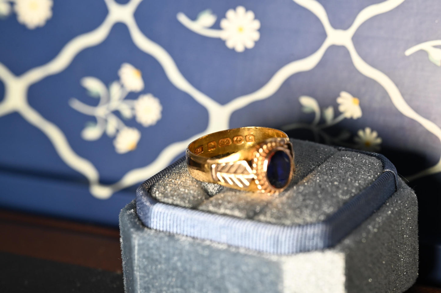 ornate gold and sapphire from Victorian era 22ct gold estate ring Birmingham assayed