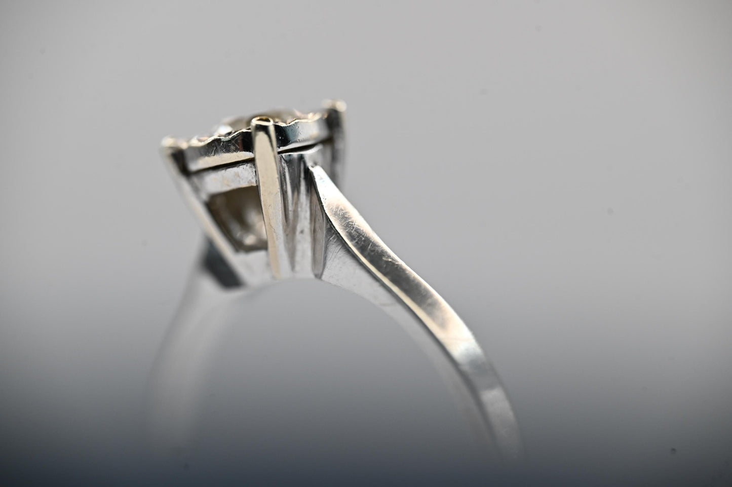 Solitaire solid gold and 9 carat white gold. A lovely detailing around the diamond to really enhance the diamond as the centrepiece of the stone.