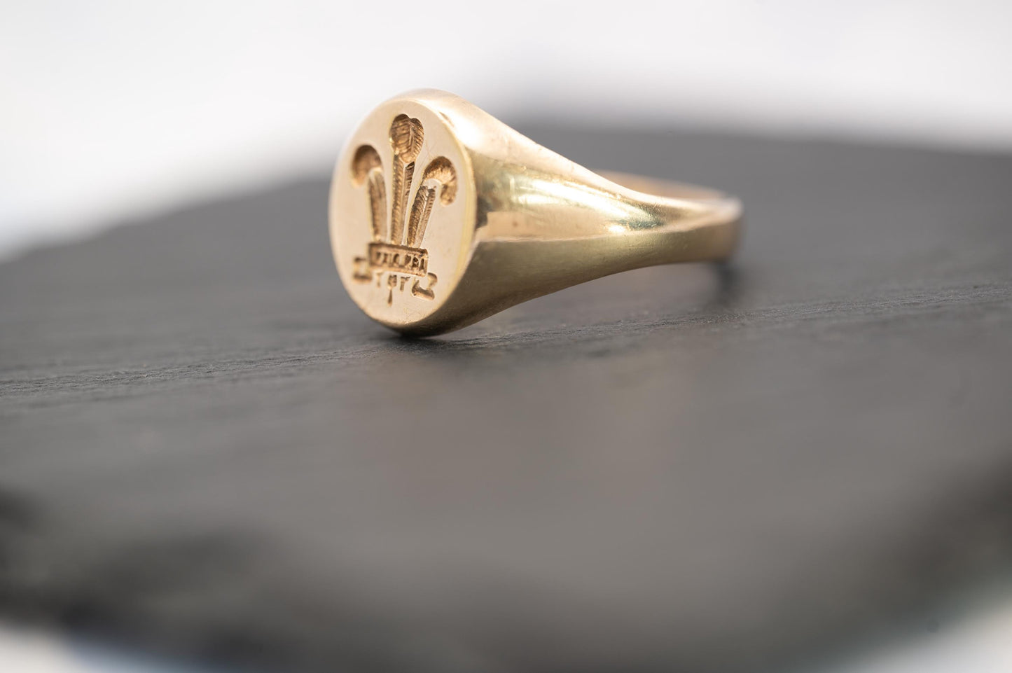 Vintage 90s Welsh Feathers Signet Ring Solid 9ct Yellow Gold, Wales Jewellery, Heritage Gold Solid 9K, Celtic Heirloom Jewelry