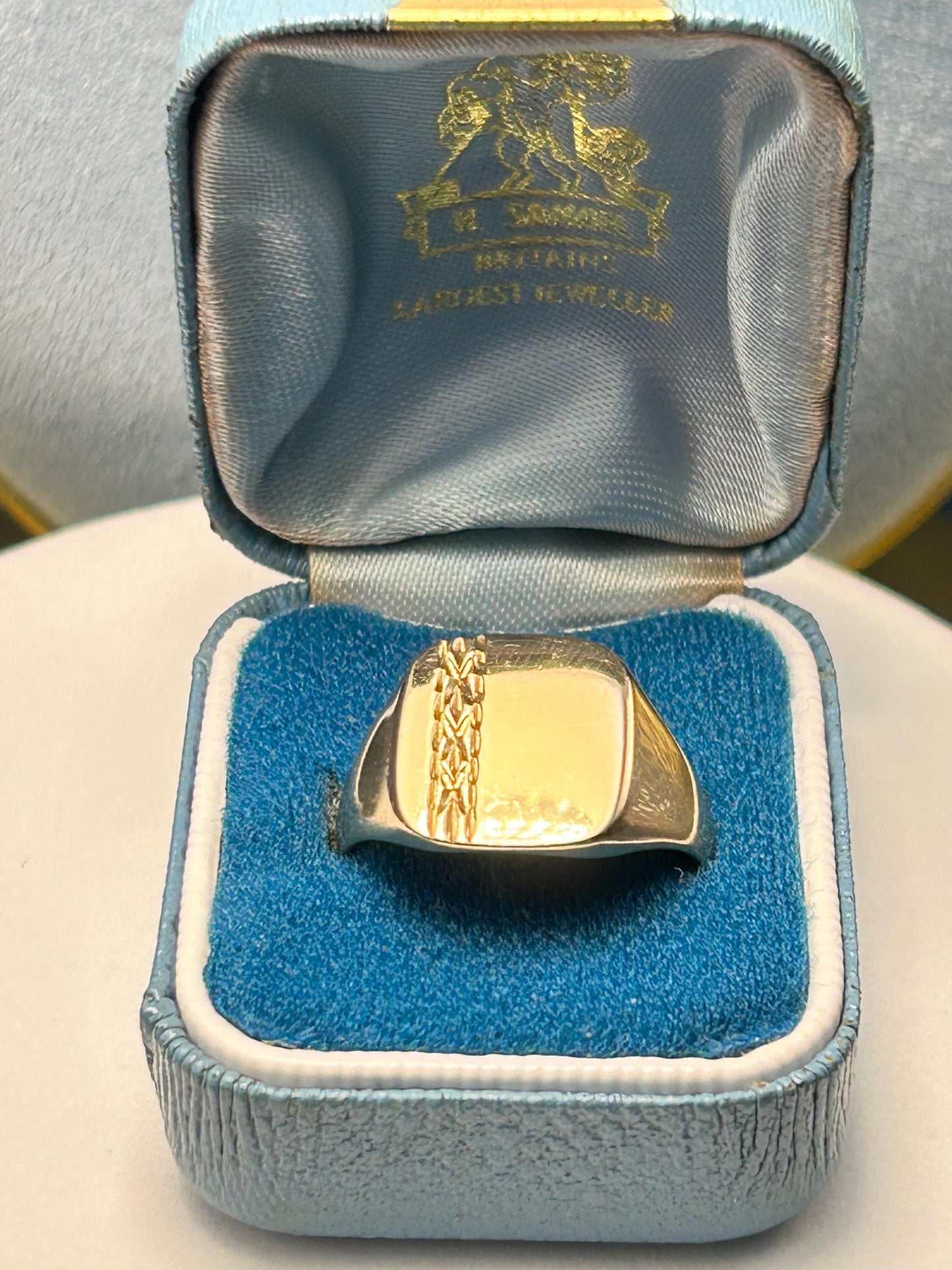 English Vintage 9ct Solid Gold Signet Ring with Diamond Cut Strip Detail - 80s -London