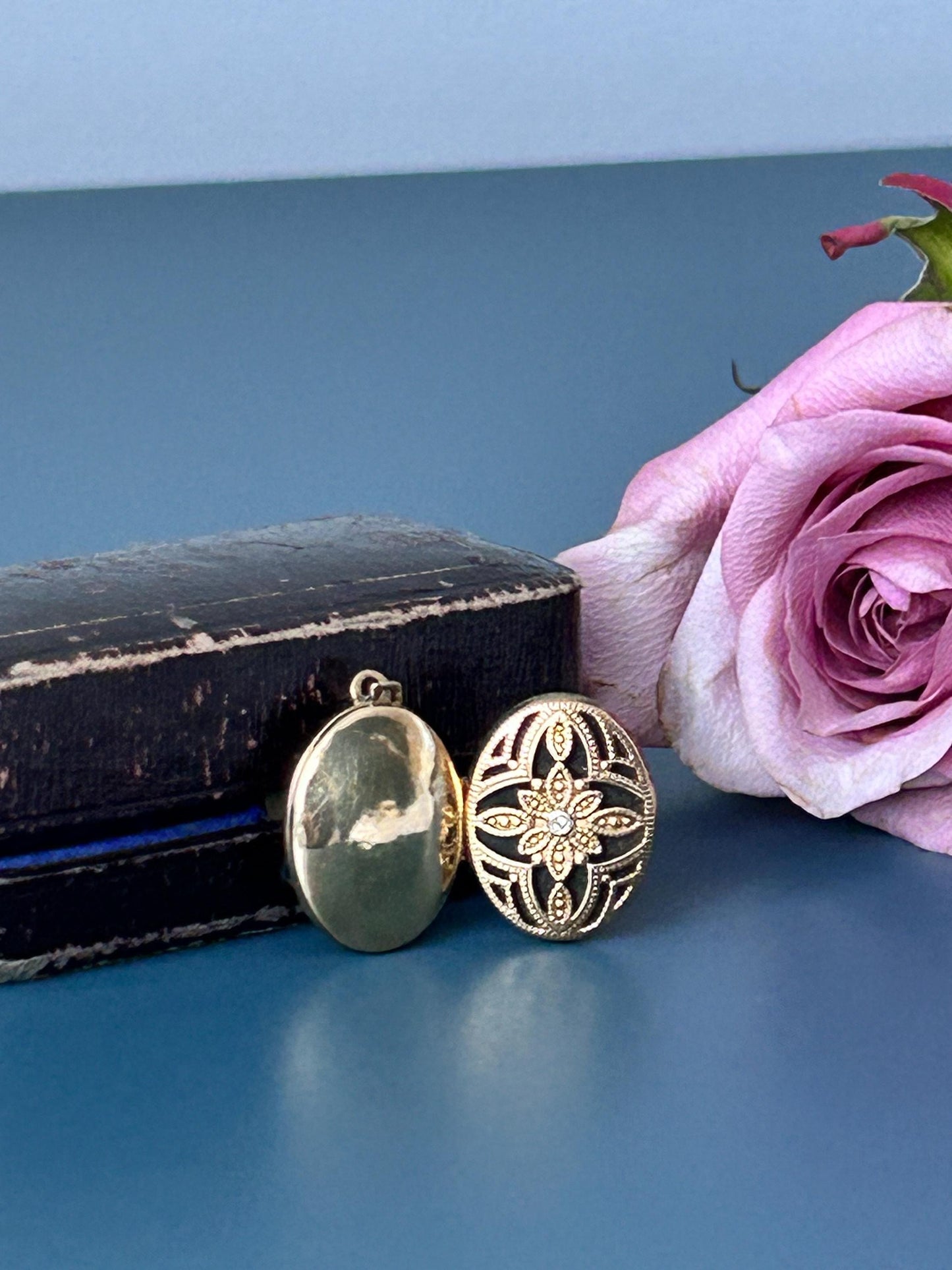 Vintage Gold Locket Filigree with crystal, 9ct Gold Locket Photo Pendant: Birmingham Mark, Sentimental Keepsake, Pretty Dainty Jewellery