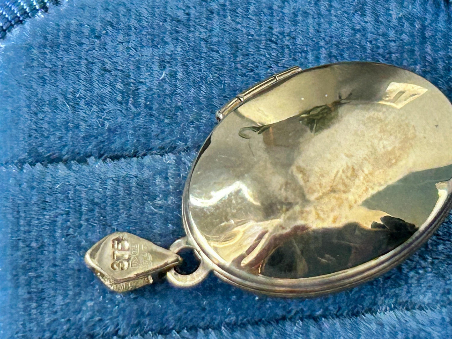 Vintage Gold Locket Filigree with crystal, 9ct Gold Locket Photo Pendant: Birmingham Mark, Sentimental Keepsake, Pretty Dainty Jewellery