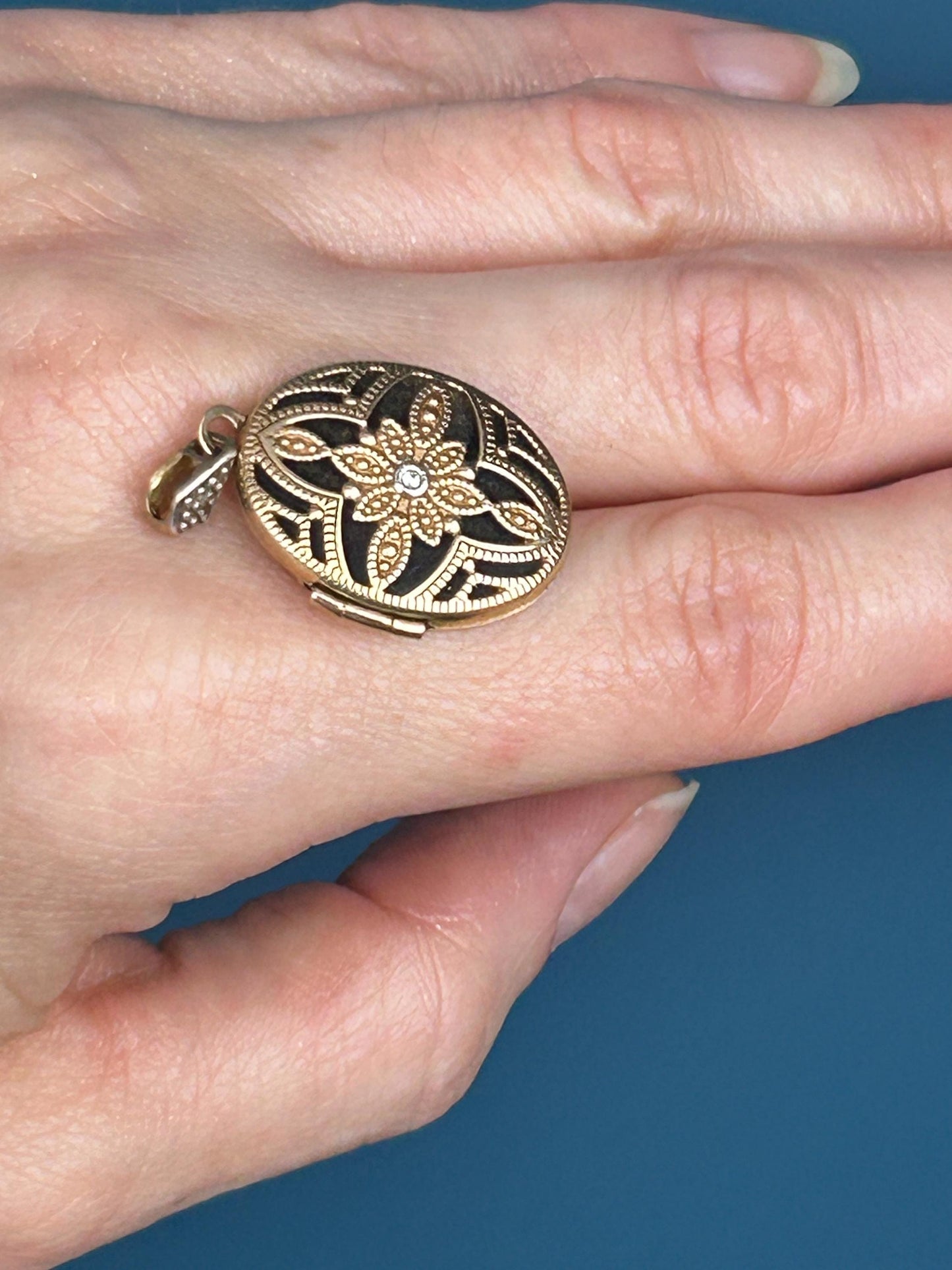 Vintage Gold Locket Filigree with crystal, 9ct Gold Locket Photo Pendant: Birmingham Mark, Sentimental Keepsake, Pretty Dainty Jewellery