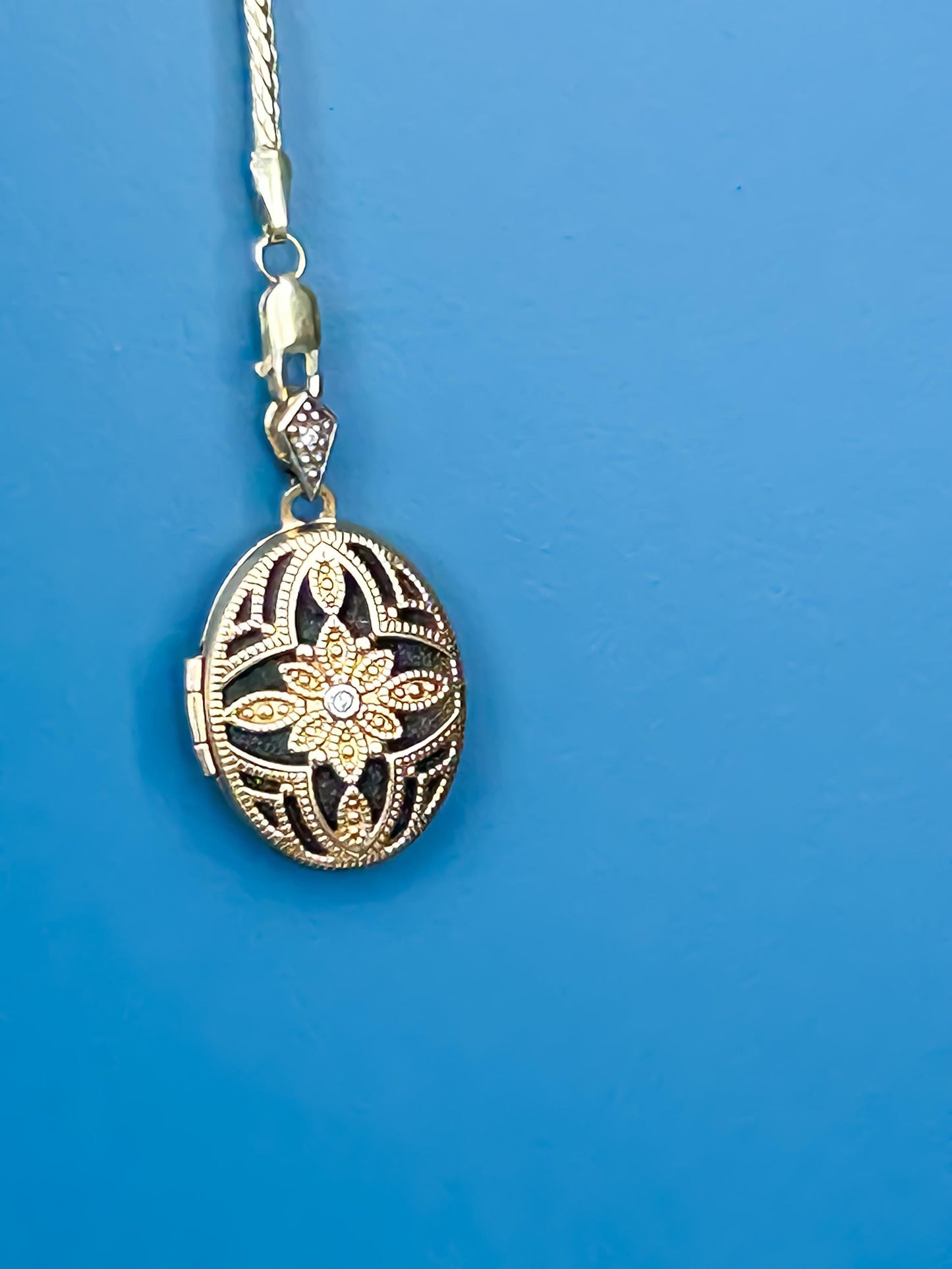 Vintage Gold Locket Filigree with crystal, 9ct Gold Locket Photo Pendant: Birmingham Mark, Sentimental Keepsake, Pretty Dainty Jewellery