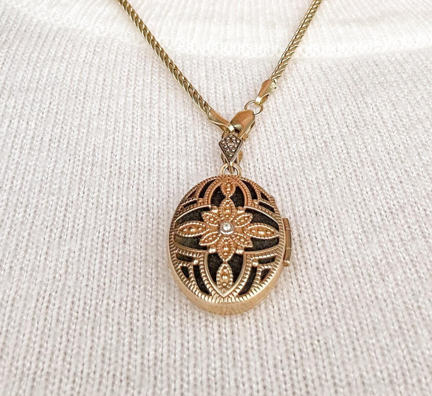 Vintage Gold Locket Filigree with crystal, 9ct Gold Locket Photo Pendant: Birmingham Mark, Sentimental Keepsake, Pretty Dainty Jewellery