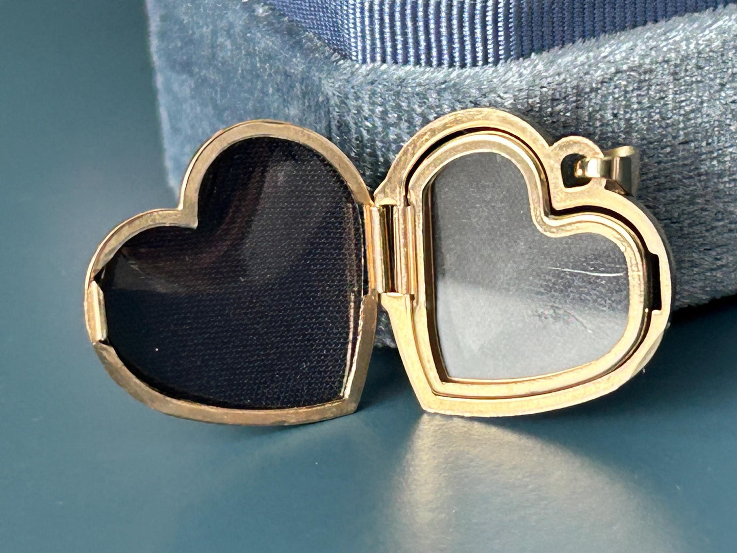 Vintage Heart Photo Locket, 9ct Yellow Gold Ornate Detailing, Keepsake Jewelry, England Assayed Gold Pendant, Unique Heart Memory Jewellery