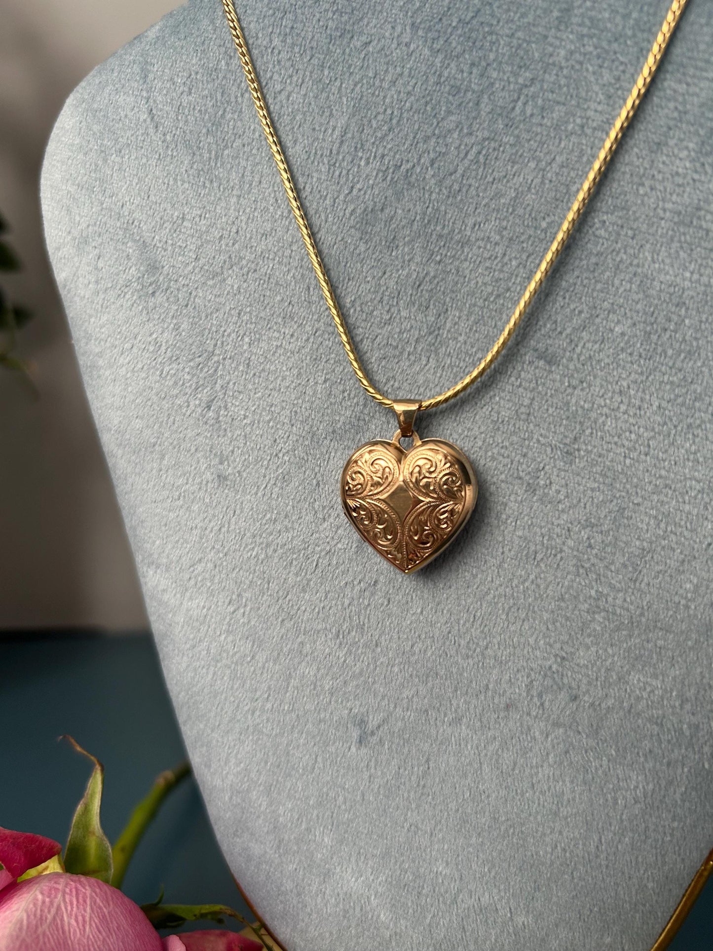 Vintage Heart Photo Locket, 9ct Yellow Gold Ornate Detailing, Keepsake Jewelry, England Assayed Gold Pendant, Unique Heart Memory Jewellery