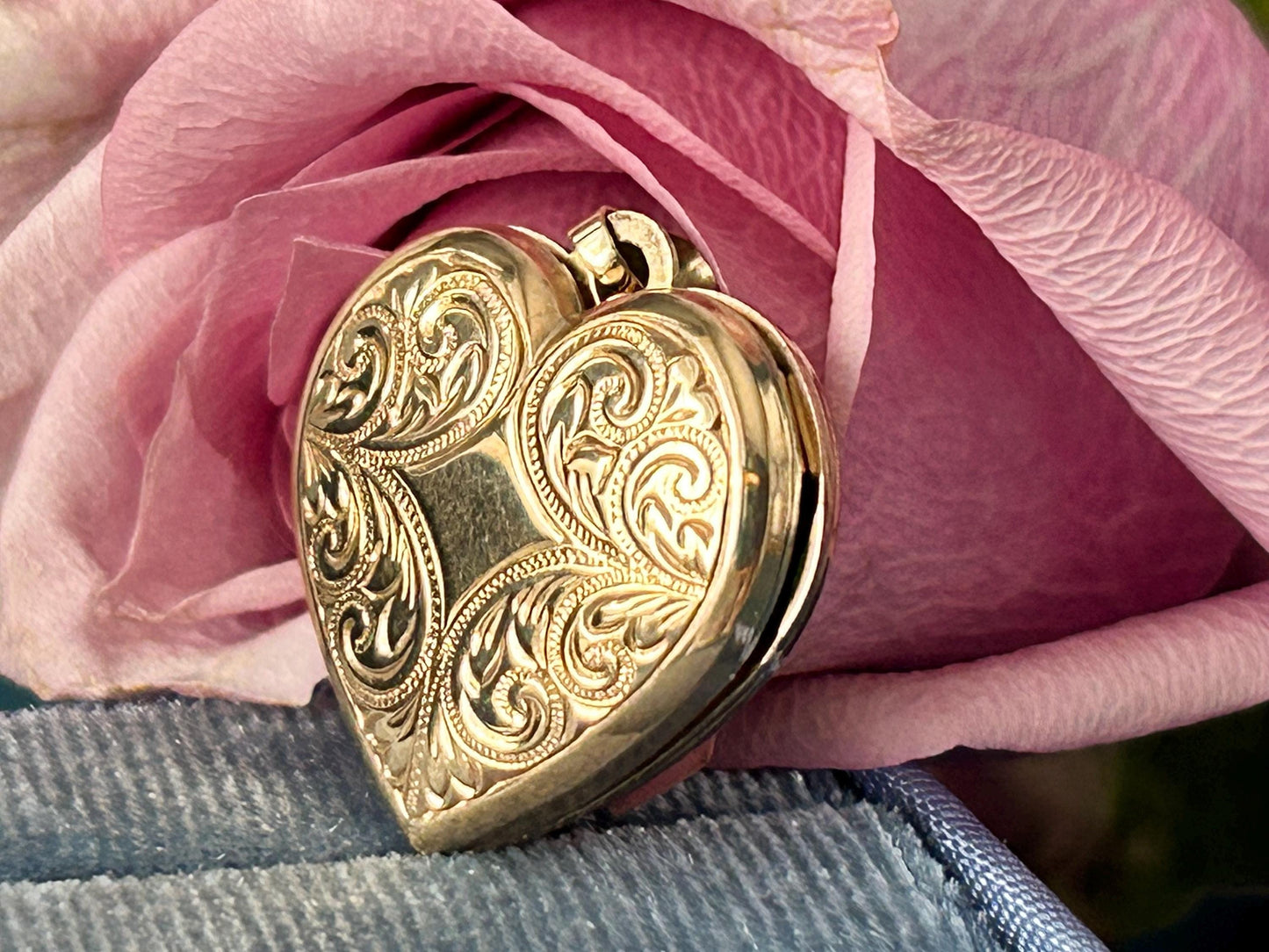 Vintage Heart Photo Locket, 9ct Yellow Gold Ornate Detailing, Keepsake Jewelry, England Assayed Gold Pendant, Unique Heart Memory Jewellery