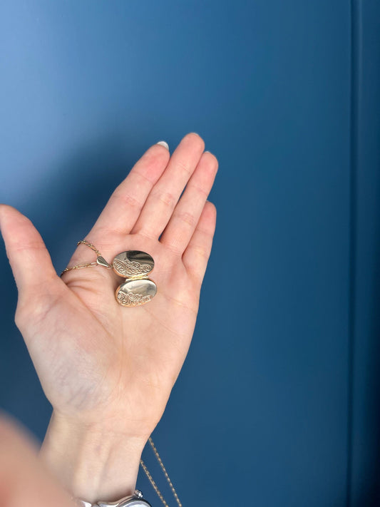 Vintage Pretty Oval Pendant Locket with Chain, Assayed in England, Dainty Keepsake Photo Jewelry, 9ct Yellow Gold Milestone Gift Jewellery