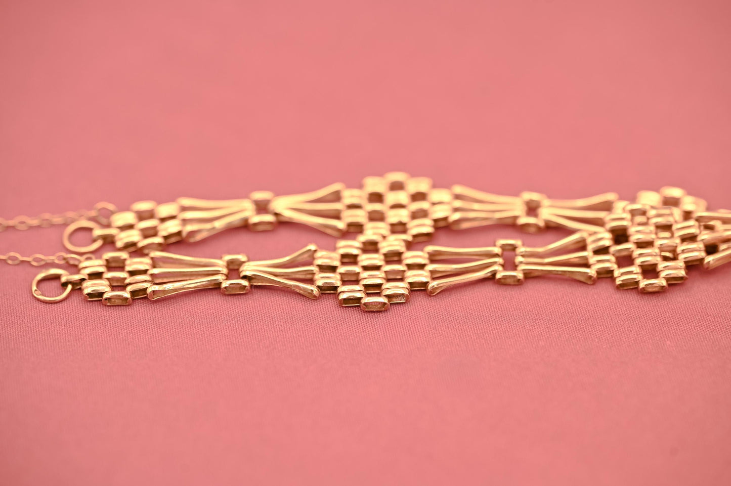 Vintage 1970s 9ct Yellow Gold Bracelet, Smooth Geometric Gate Bracelet, Retro Jewellery, Charm Heart Jewelry, Unusual Jewellery - 9K Estate