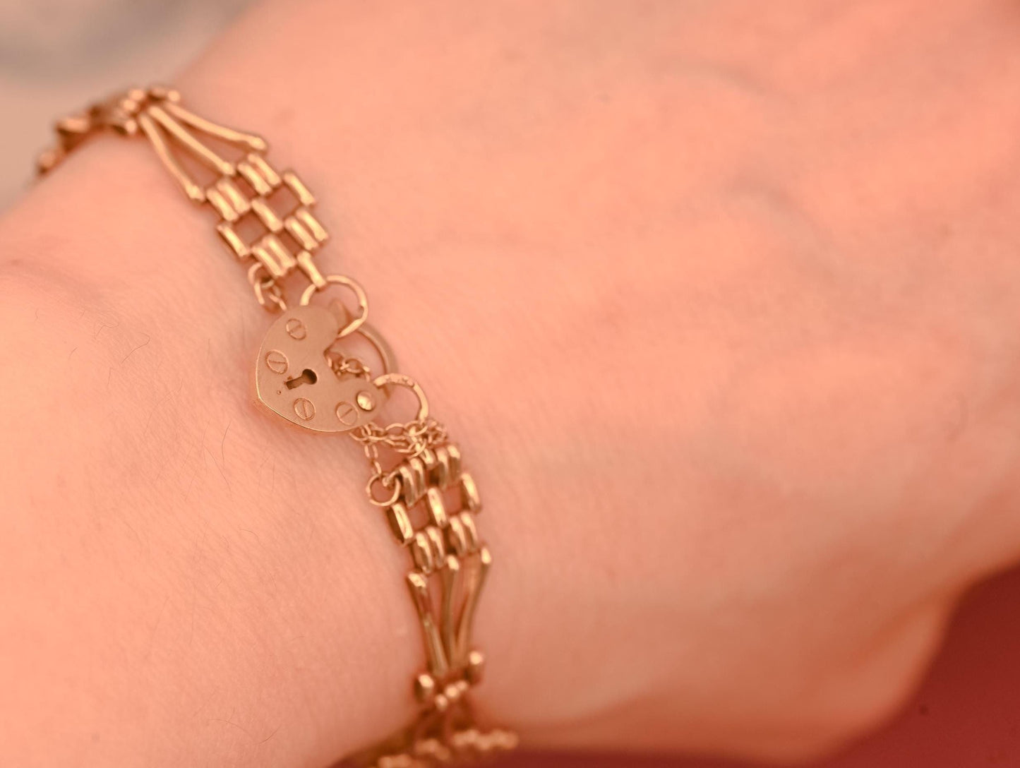 Vintage 1970s 9ct Yellow Gold Bracelet, Smooth Geometric Gate Bracelet, Retro Jewellery, Charm Heart Jewelry, Unusual Jewellery - 9K Estate