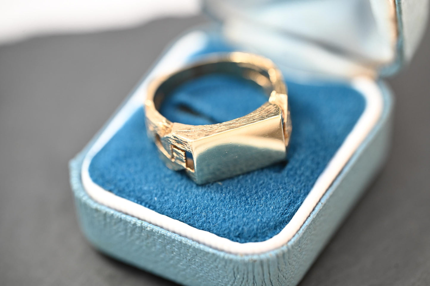 Vintage 9ct Chunky Signet Curb Link Ring, Heavy Jewelry mens ring, Solid Gold England Assayed Size S / 9.5, Estate Jewellery 9k