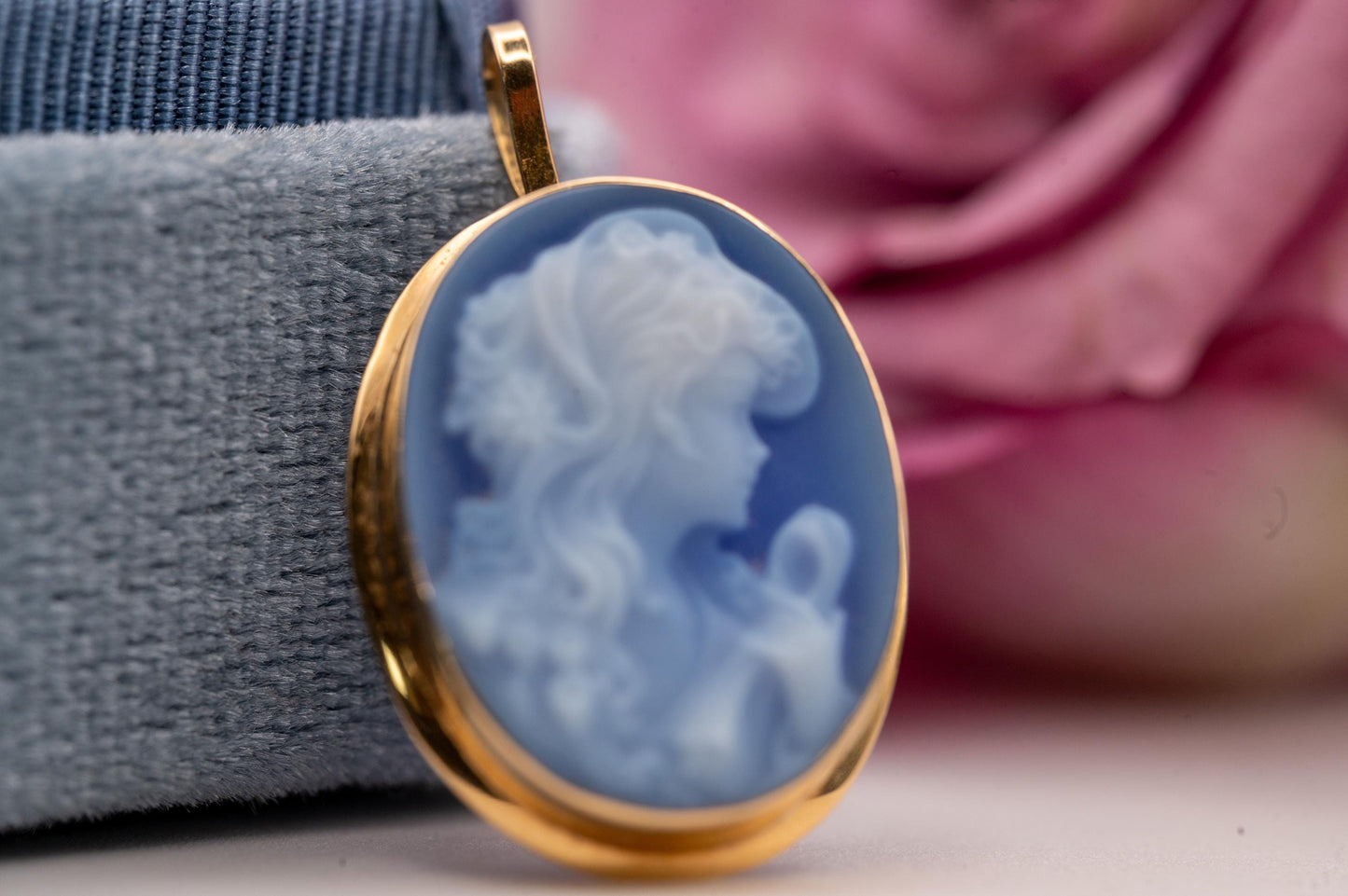 Stunning Vintage Blue Agate 18ct Italian Cameo, Lady with Scroll in Stunning Detail, Rare Find Mid-Century Cameo Pendant and Brooch 18K Gold