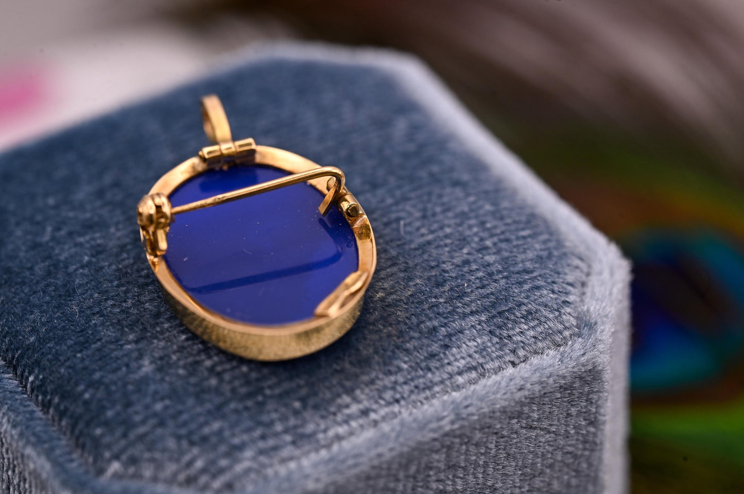 Stunning Vintage Blue Agate 18ct Italian Cameo, Lady with Scroll in Stunning Detail, Rare Find Mid-Century Cameo Pendant and Brooch 18K Gold