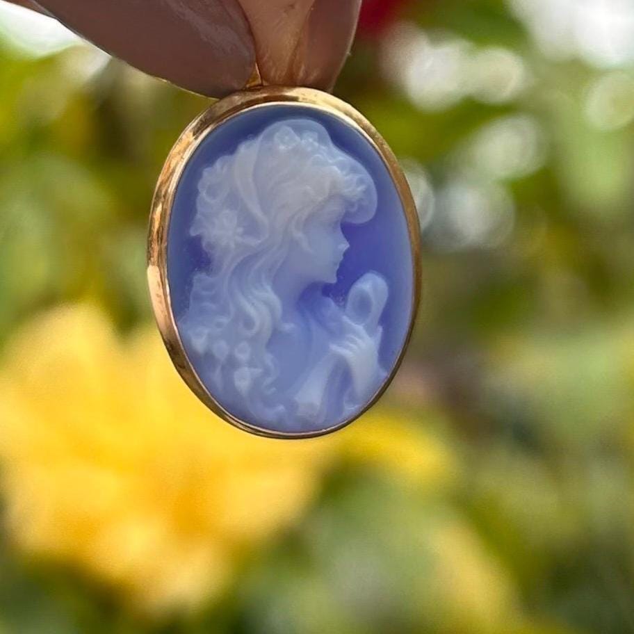 Stunning Vintage Blue Agate 18ct Italian Cameo, Lady with Scroll in Stunning Detail, Rare Find Mid-Century Cameo Pendant and Brooch 18K Gold