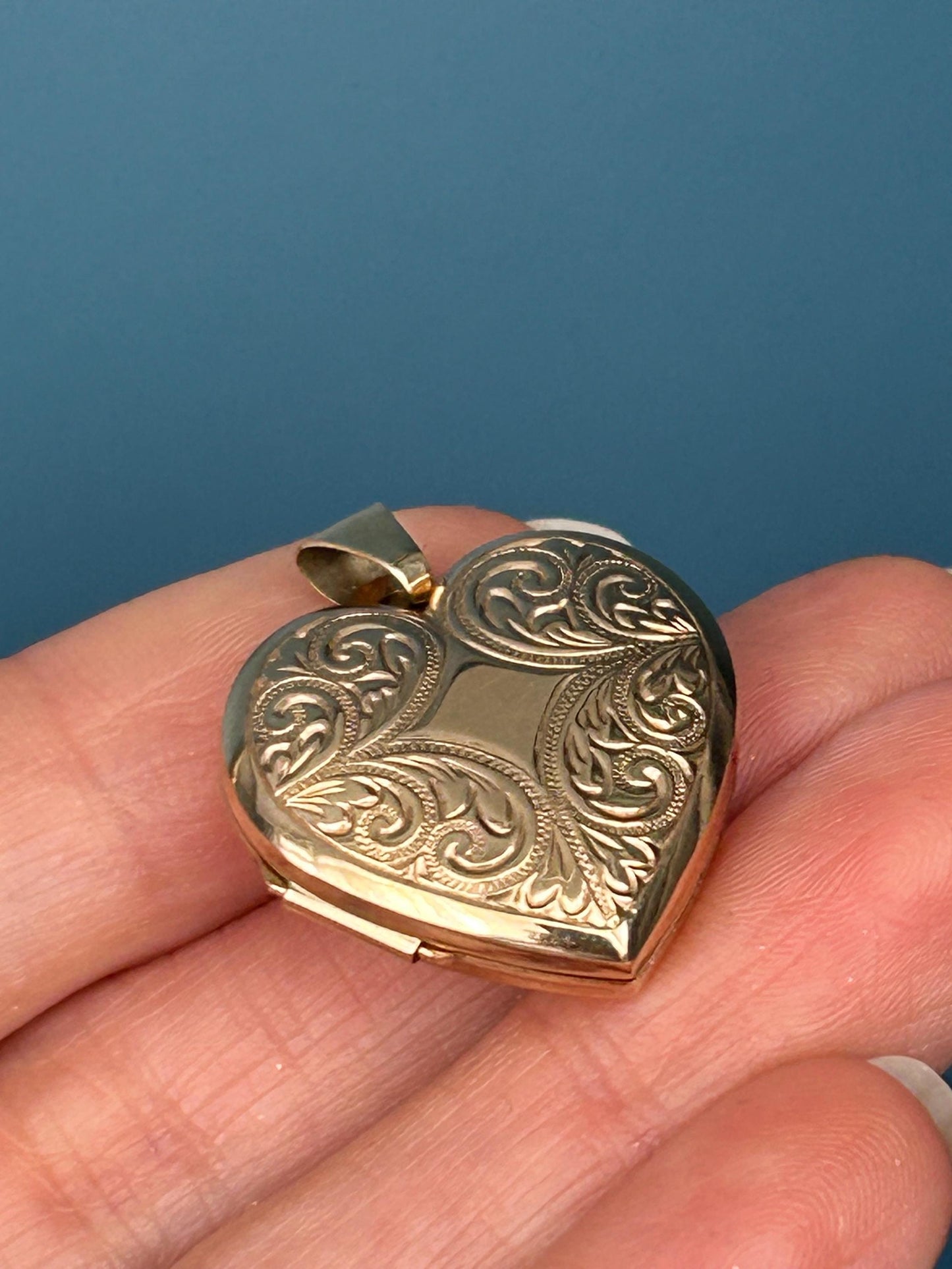 Vintage Heart Photo Locket, 9ct Yellow Gold Ornate Detailing, Keepsake Jewelry, England Assayed Gold Pendant, Unique Heart Memory Jewellery
