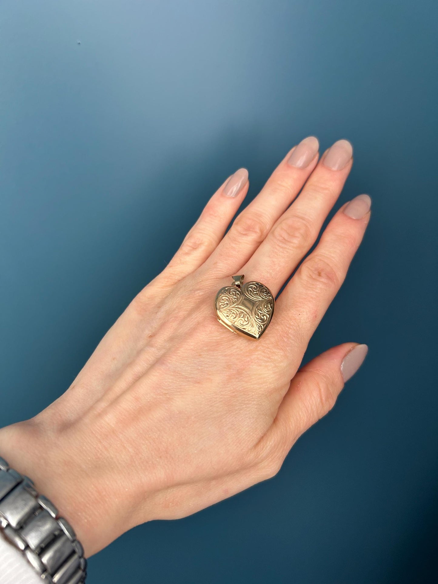 Vintage Heart Photo Locket, 9ct Yellow Gold Ornate Detailing, Keepsake Jewelry, England Assayed Gold Pendant, Unique Heart Memory Jewellery