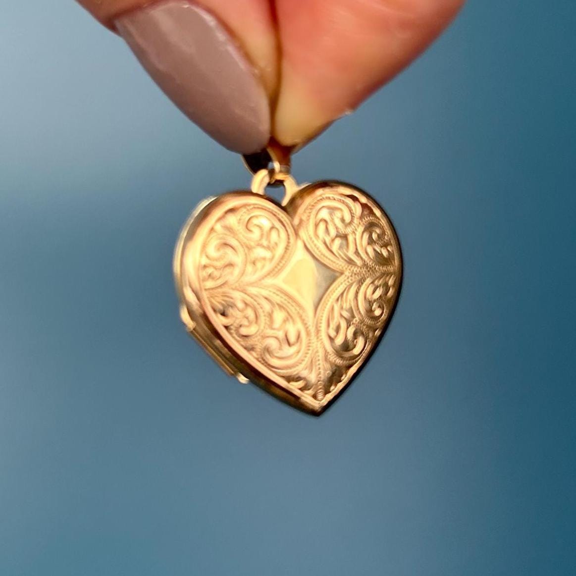 Vintage Heart Photo Locket, 9ct Yellow Gold Ornate Detailing, Keepsake Jewelry, England Assayed Gold Pendant, Unique Heart Memory Jewellery