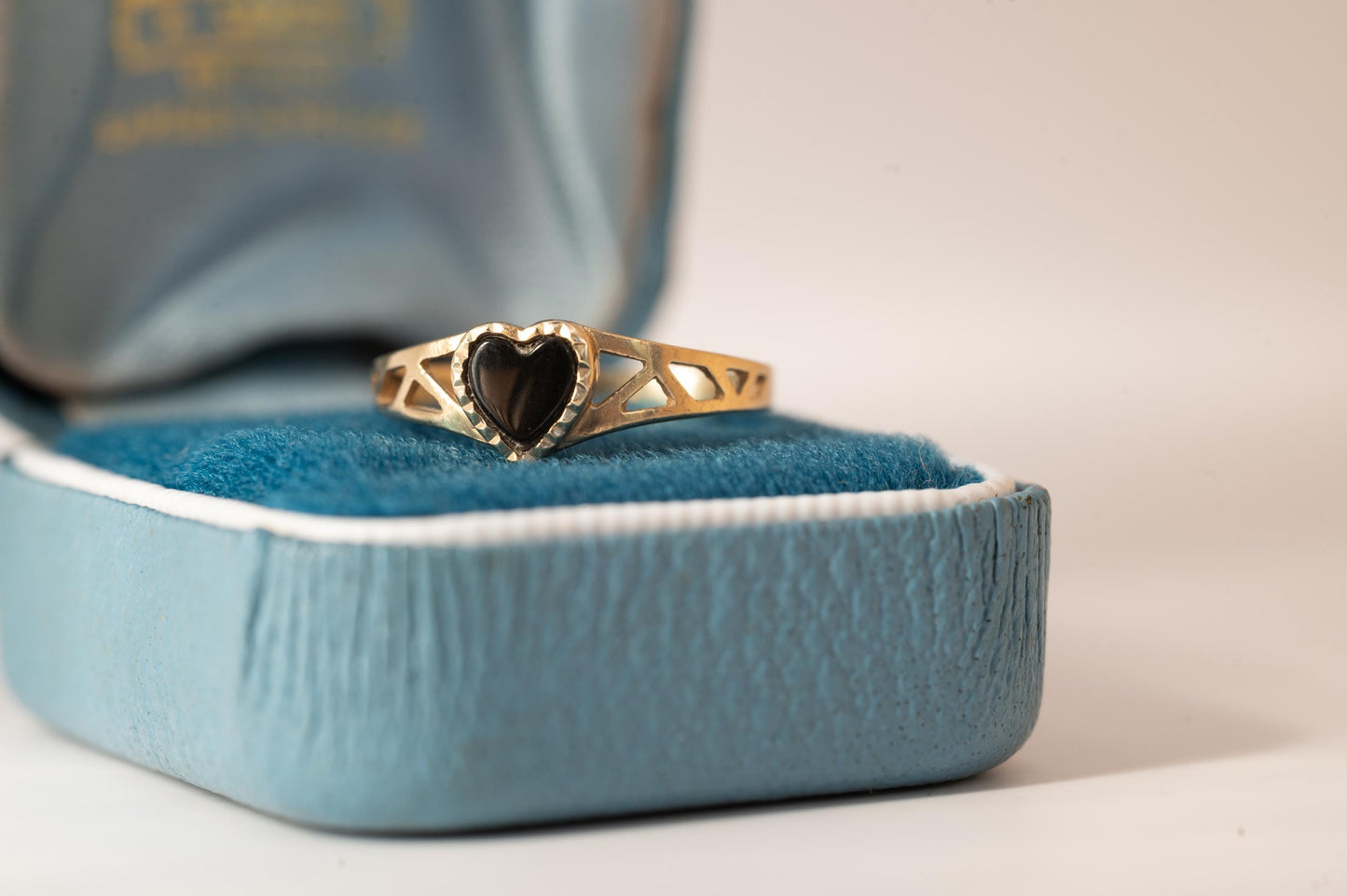 Retro Vintage 90s Heart Black Onyx Signet Ring, 9ct Gold Dainty Ring, London Assayed, Heart Ring, size K / 5.5