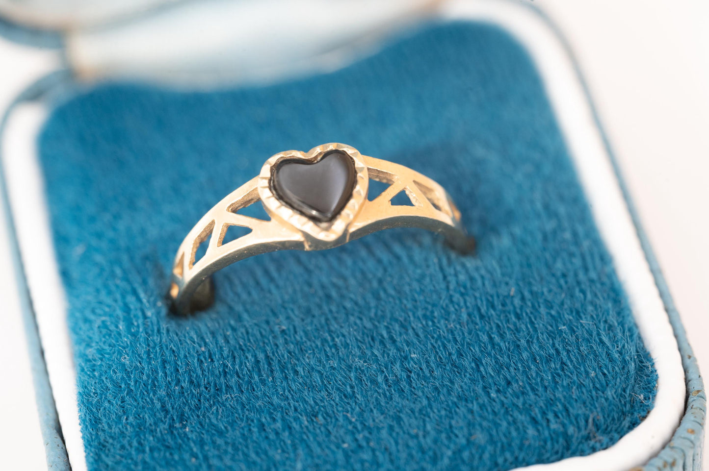 Retro Vintage 90s Heart Black Onyx Signet Ring, 9ct Gold Dainty Ring, London Assayed, Heart Ring, size K / 5.5