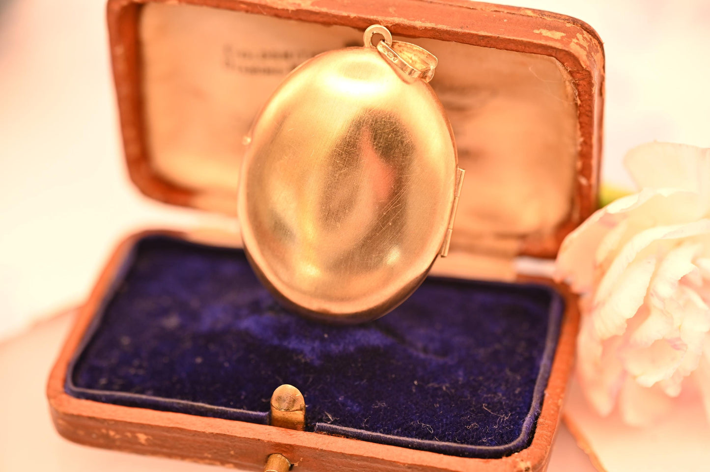 Vintage 9ct Gold Large Oval Locket Pendant, Floral Engraved Locket Pendant, Fully Hallmarked British Vintage with Floral Etched Detail