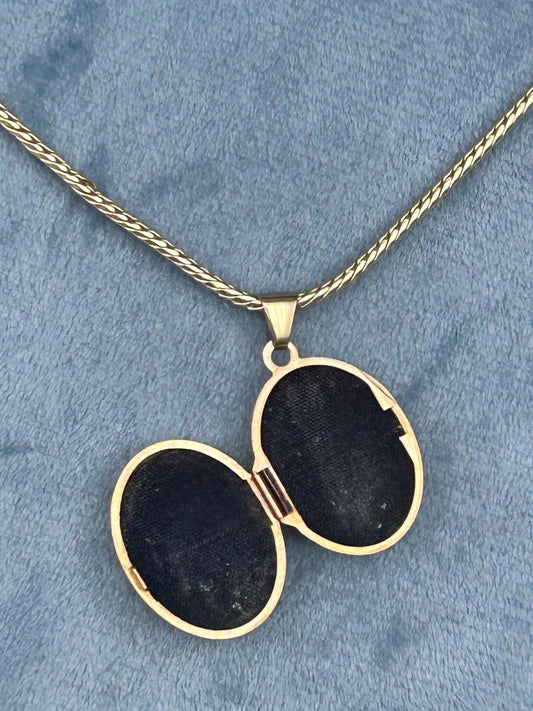 Vintage 90's Acorn Inscription Locket, Special Message Photo Pendant in 9ct Yellow Gold, Assayed in Birmingham England: Sentimental Keepsake