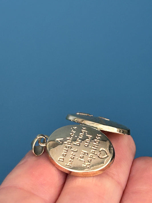Vintage 80s 'Daughter' Photo Keepsake Locket, Oval 9ct Yellow Gold with Inscription. England Assayed, Photo Sentimental Keepsake Jewelry