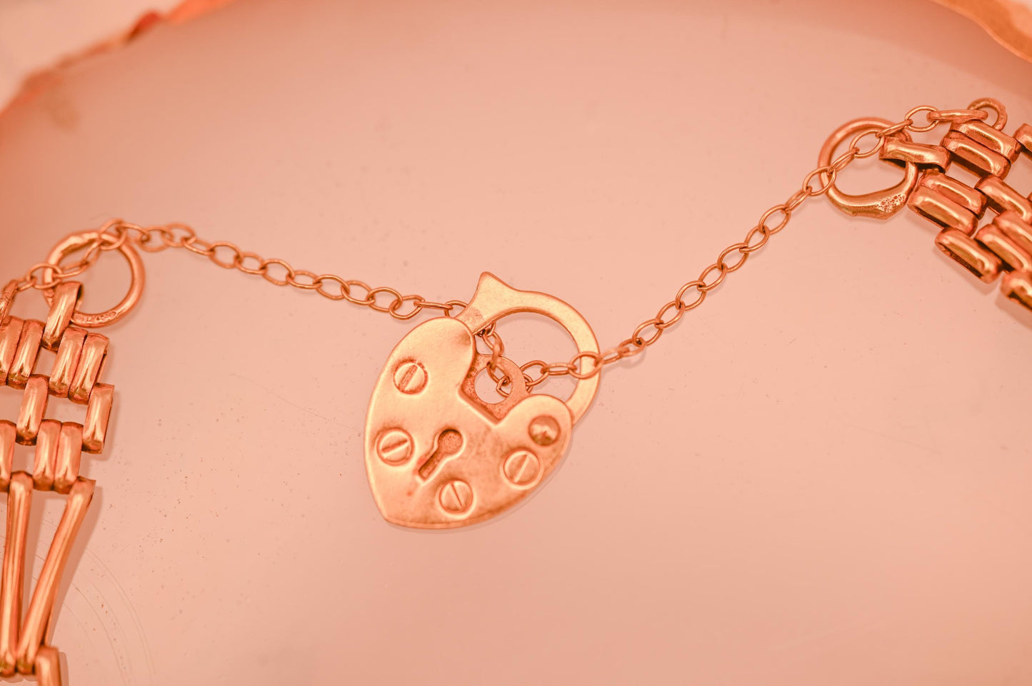 Vintage 1970s 9ct Yellow Gold Bracelet, Smooth Geometric Gate Bracelet, Retro Jewellery, Charm Heart Jewelry, Unusual Jewellery - 9K Estate