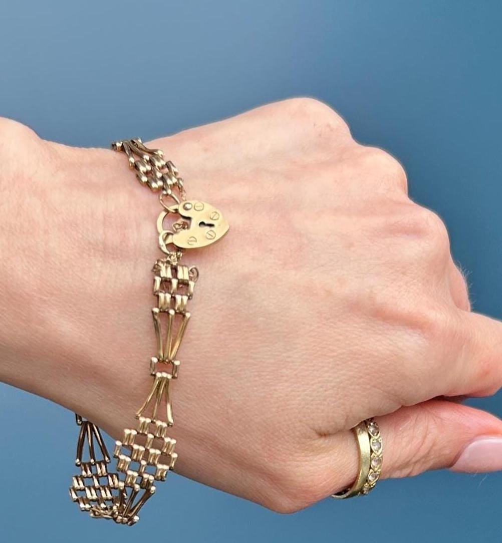 Vintage 1970s 9ct Yellow Gold Bracelet, Smooth Geometric Gate Bracelet, Retro Jewellery, Charm Heart Jewelry, Unusual Jewellery - 9K Estate