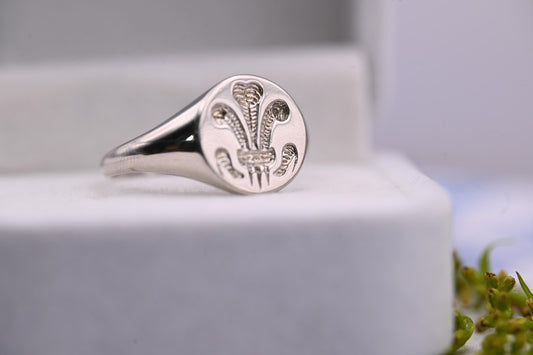 Sterling Silver Welsh Signet Ring, Wales Cymru Round Signet Ring Jewellery, Celtic Welsh Feather Ring. Jewellery Christmas Gift / UK: T