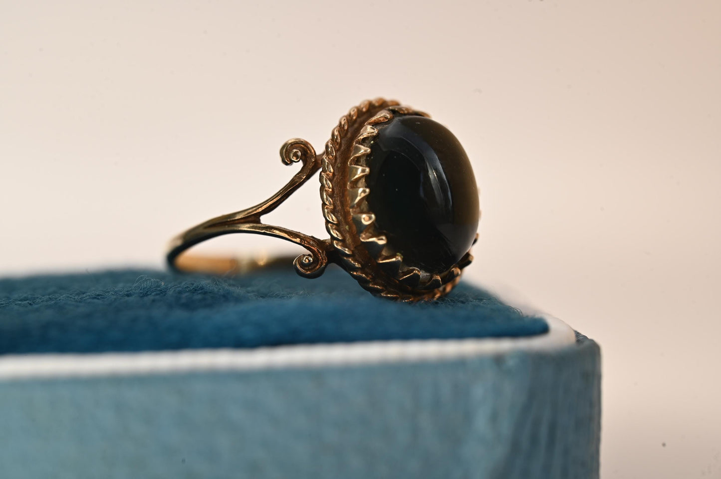 Vintage 9ct Rock Crystal Ring / Rope Border with ornate shoulders. Unusual Ring 9k 1960s Jewellery, UK: K / US 5.5