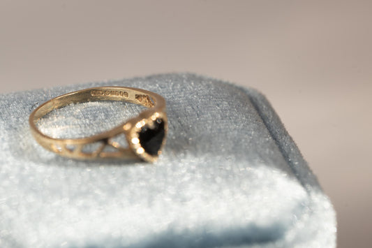 Retro Vintage 90s Heart Black Onyx Signet Ring, 9ct Gold Dainty Ring, London Assayed, Heart Ring, size L / 6