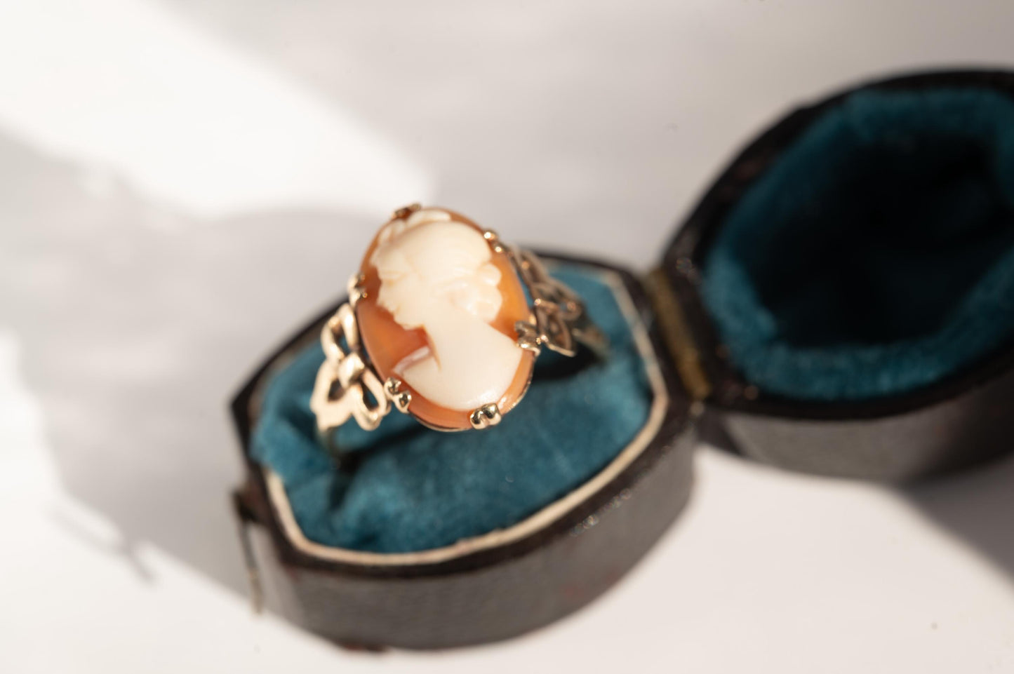 Victorian 9ct Yellow Gold Victorian Cameo Ring, Antique Jewelry - Bow Cameo Stunning Detail, Shell Cameo Ring Size R / 9