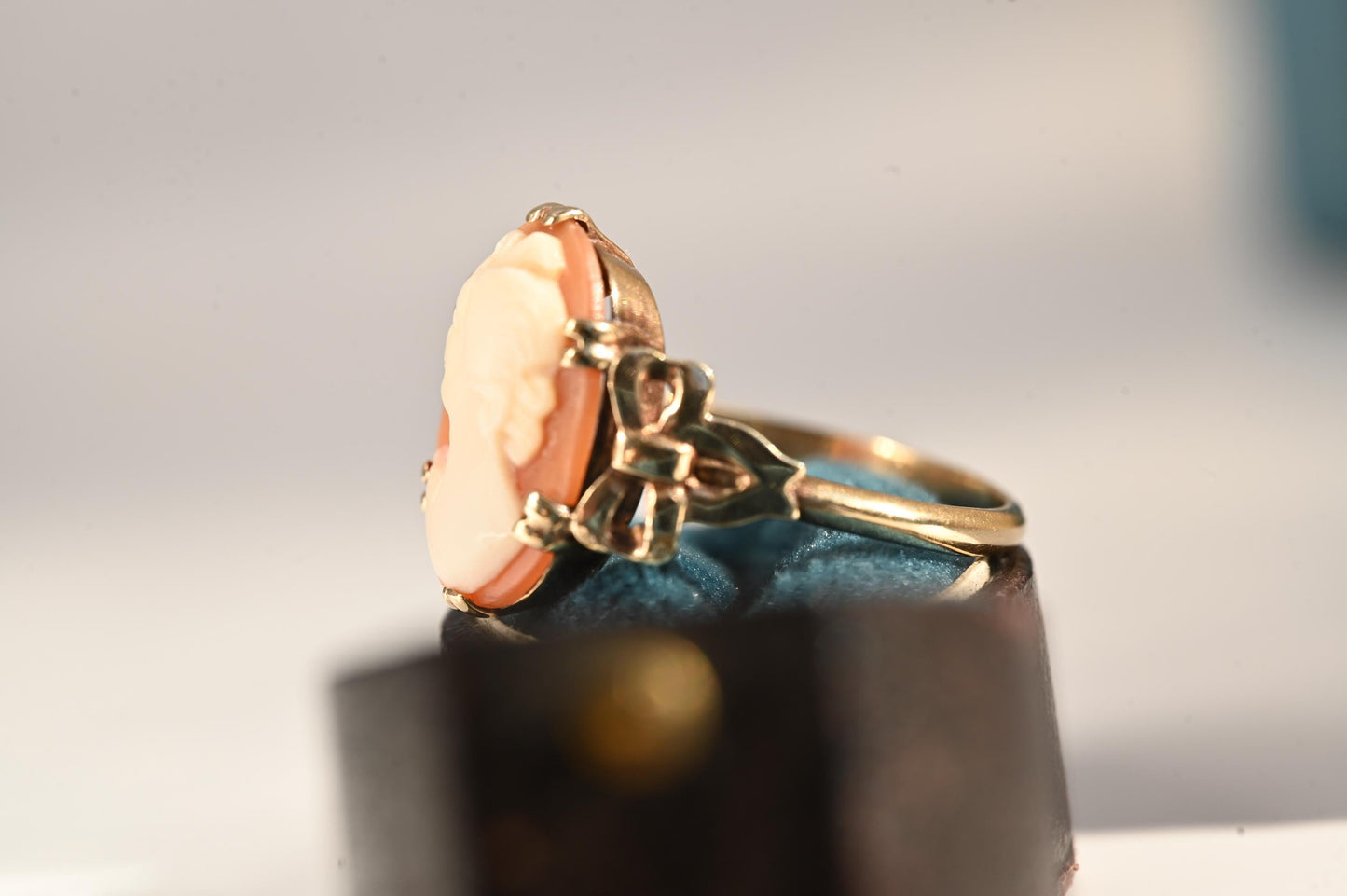 Victorian 9ct Yellow Gold Victorian Cameo Ring, Antique Jewelry - Bow Cameo Stunning Detail, Shell Cameo Ring Size R / 9