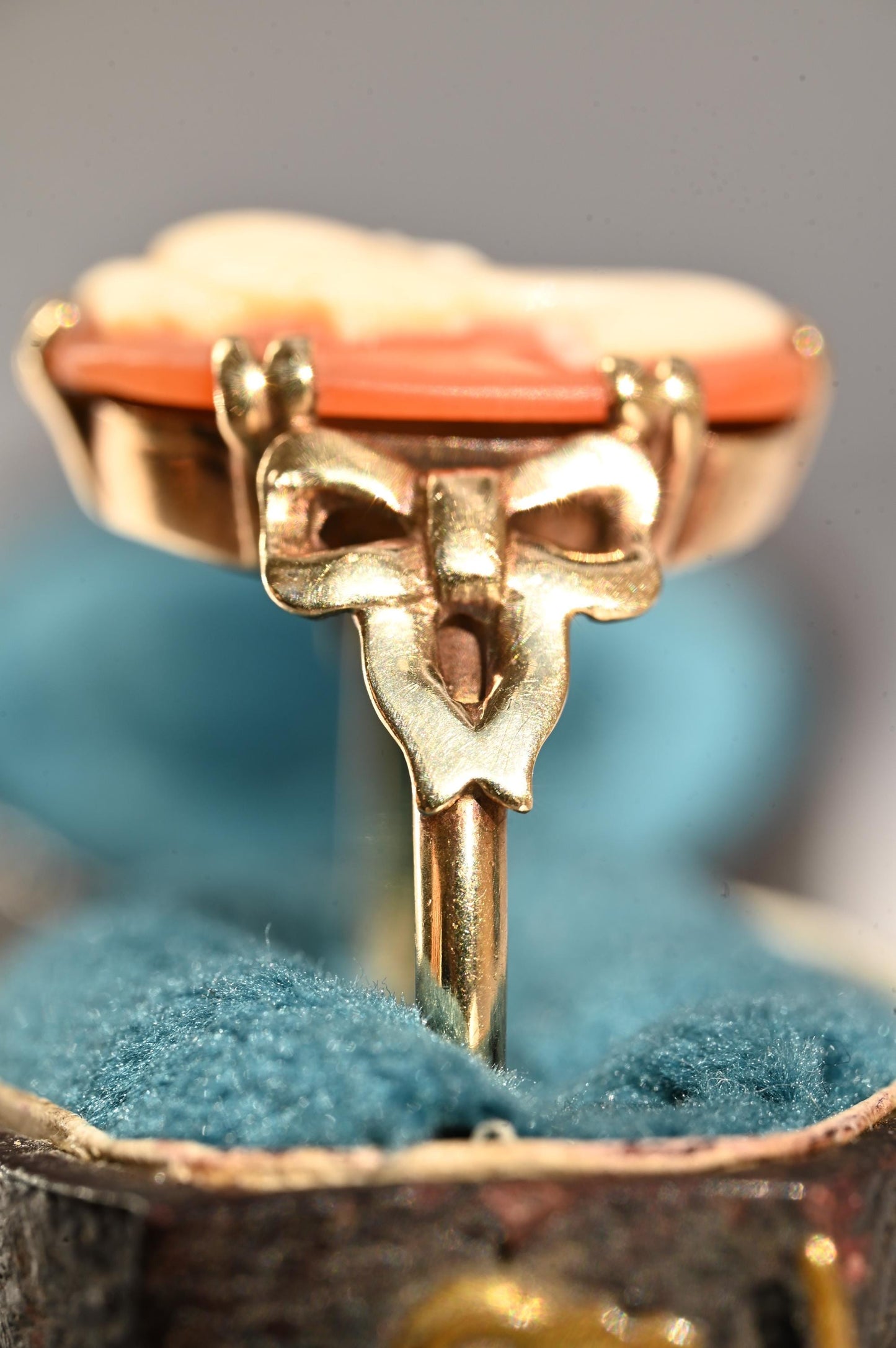 Victorian 9ct Yellow Gold Victorian Cameo Ring, Antique Jewelry - Bow Cameo Stunning Detail, Shell Cameo Ring Size R / 9