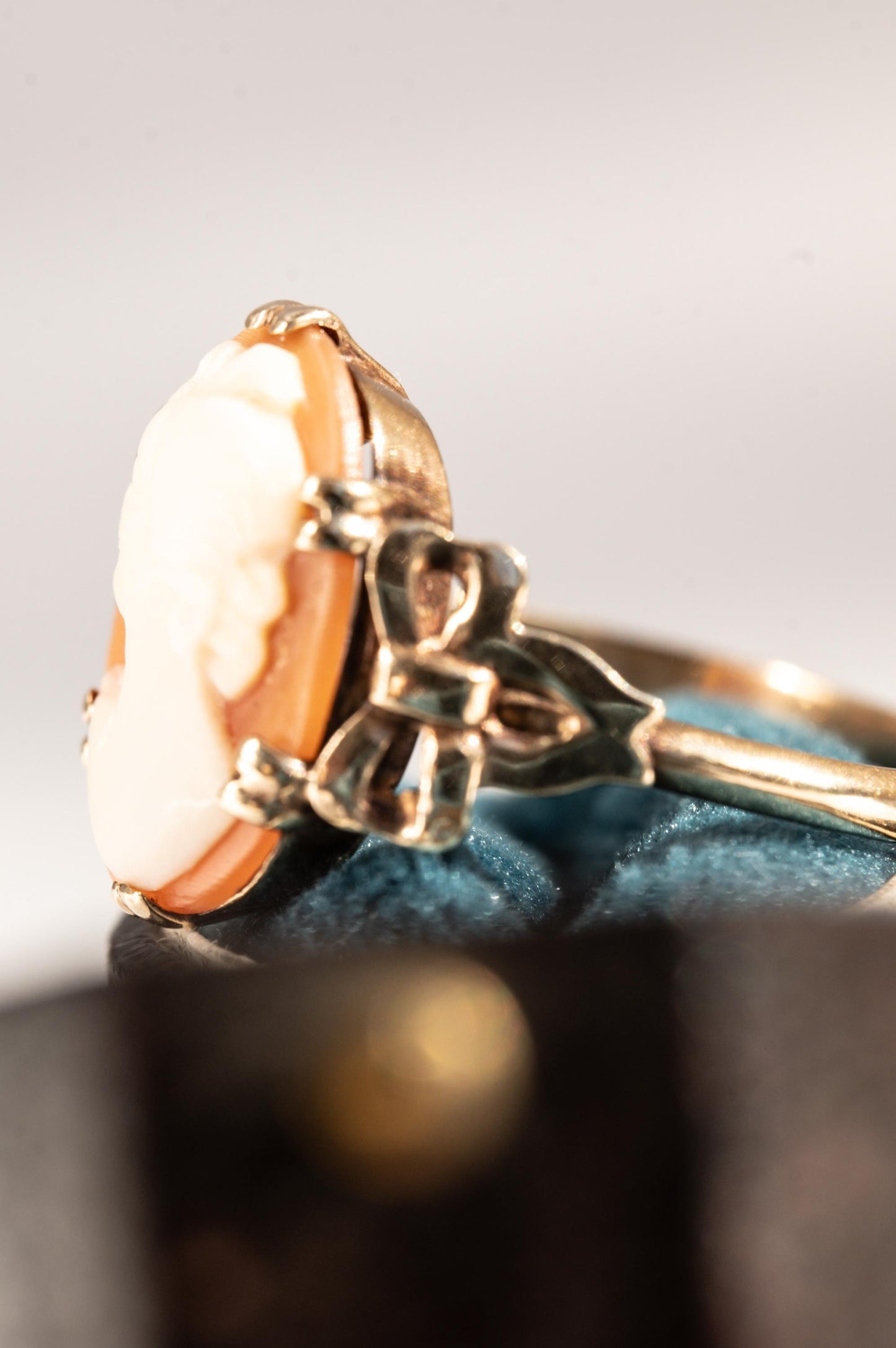 Victorian 9ct Yellow Gold Victorian Cameo Ring, Antique Jewelry - Bow Cameo Stunning Detail, Shell Cameo Ring Size R / 9